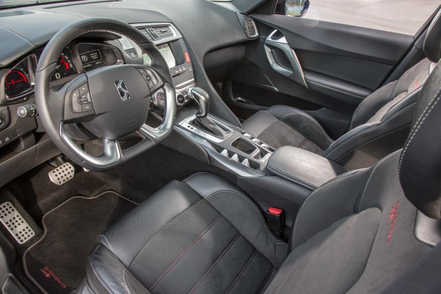 Интерьер DS 5 Performance Line 2016 года  (фото 19 из 24)